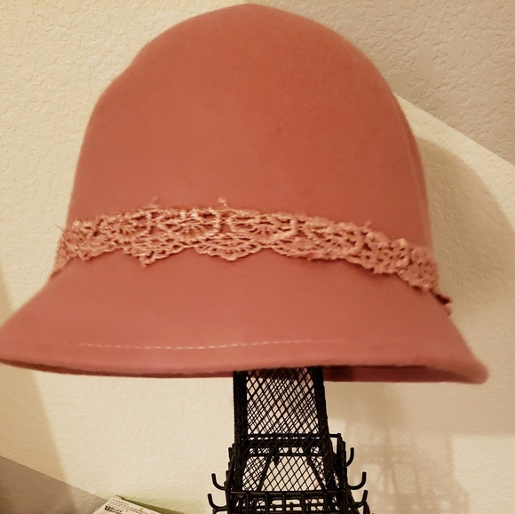 Charming Charlie Accessories - Charming Charlie Cloche hat